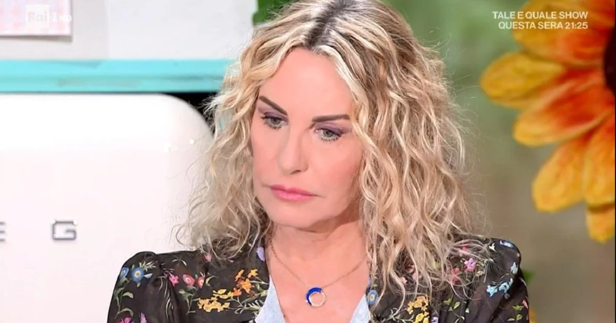 Antonella Clerici, paura in diretta: "Mi siedo", poi l'annuncio choc