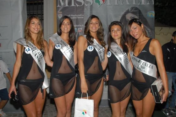 Dallo slip ai mutandoni della nonna: la sobrietà sbarca a Miss Italia