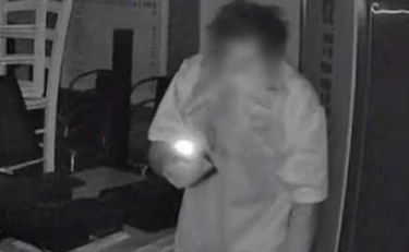 Furto in pizzeria, il titolare pubblica la foto del ladro: "Così nascono i casi Roggero"