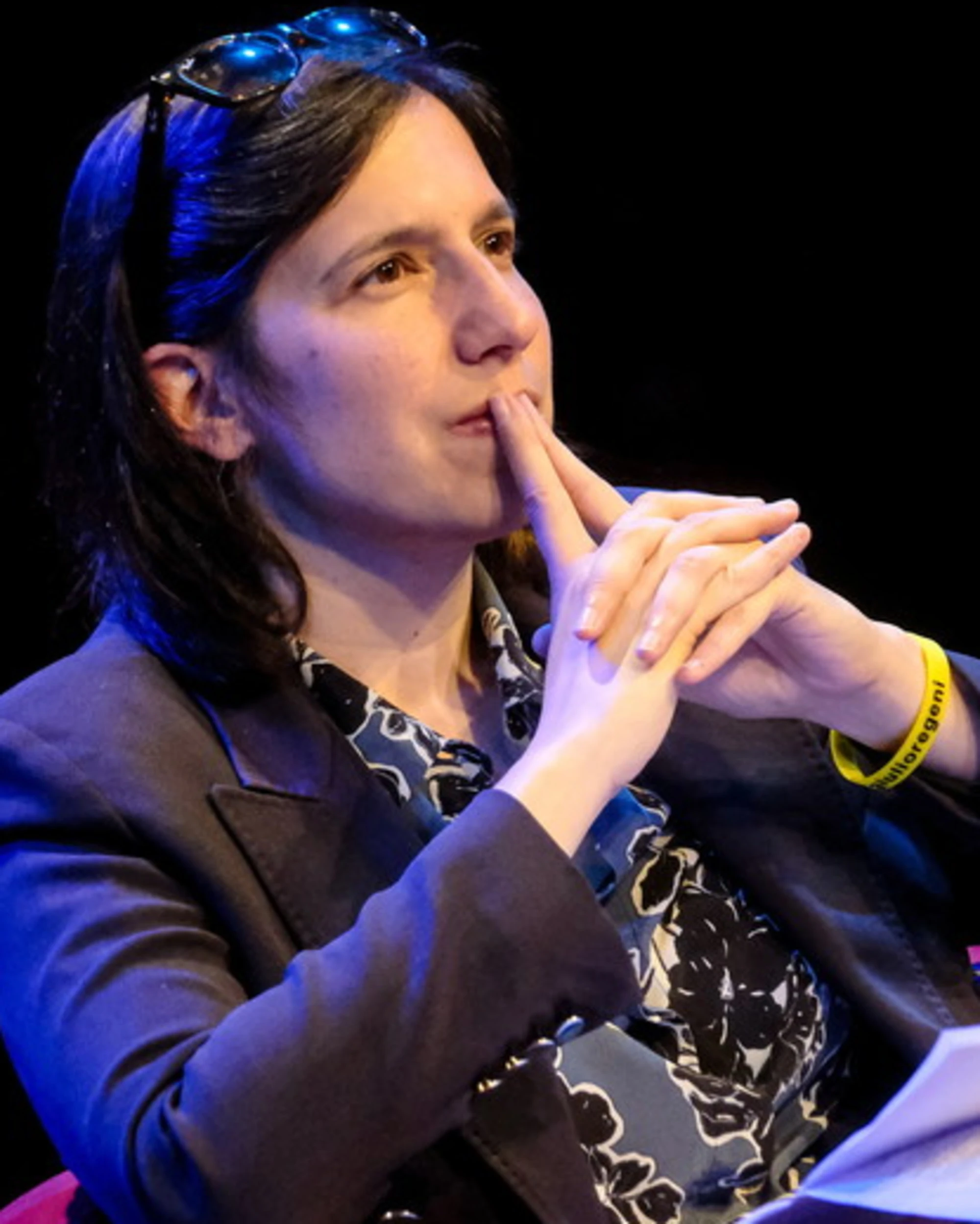 Elly Schlein deraglia: "Trump insulta, Meloni abbassa la testa"