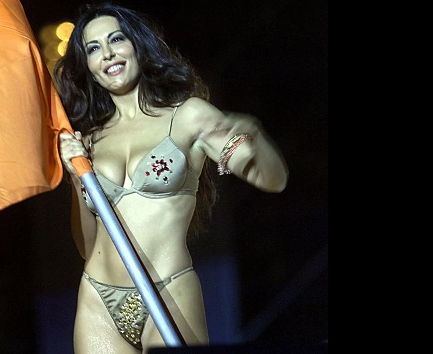 Sabrina Ferilli non si candida con il Movimento 5 stelle: "Voterò Liberi e uguali di Pietro Grasso"