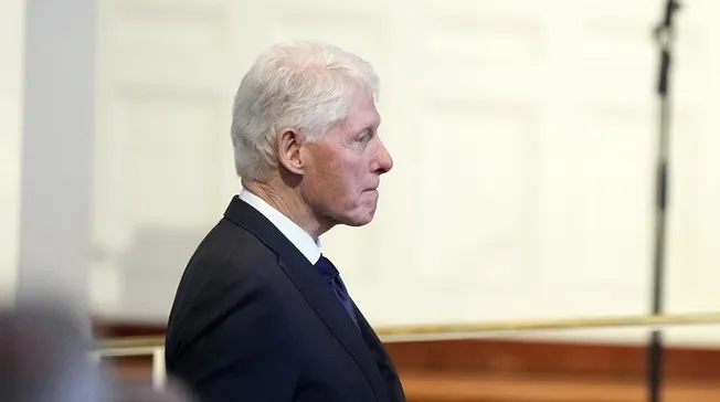 Clinton, spunta il suo nome tra i pedofili