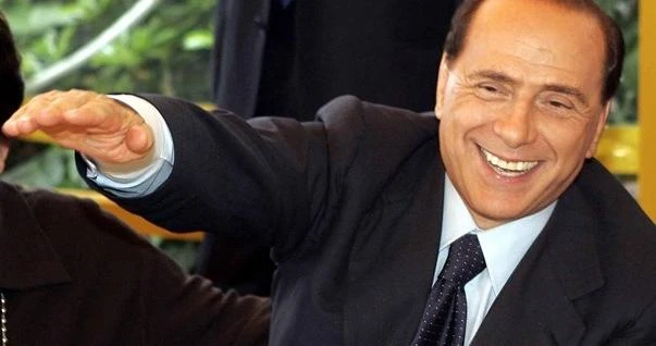 La barzelletta di Silvio: &quot;Io un ta-ta-ta, mentre Renzi...&quot;