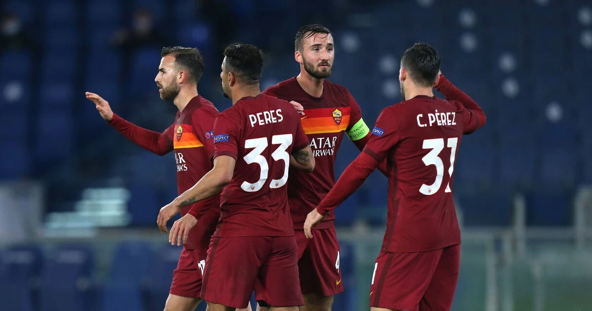 Europa League, tris della Roma e qualificazione da prima nel girone, Mertens illude e Ospina salva il Napoli