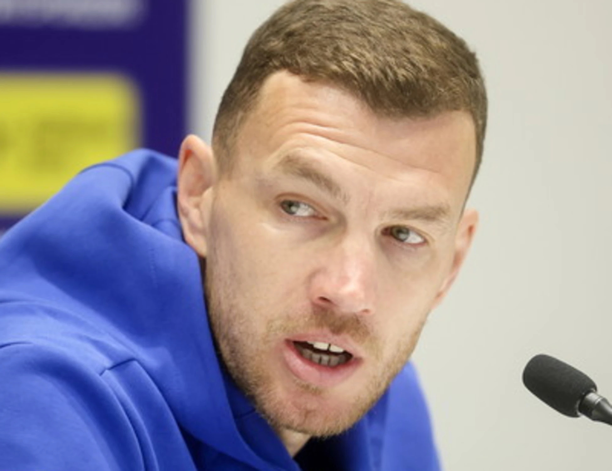 Dzeko e l'arte del gol in conferenza stampa