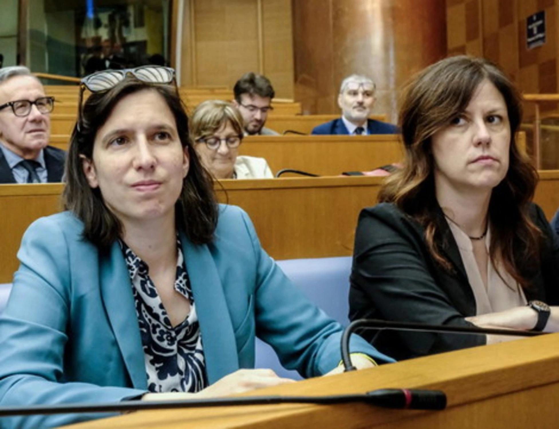 Schlein accerchiata, la fronda monta una "tenda" anti-Elly