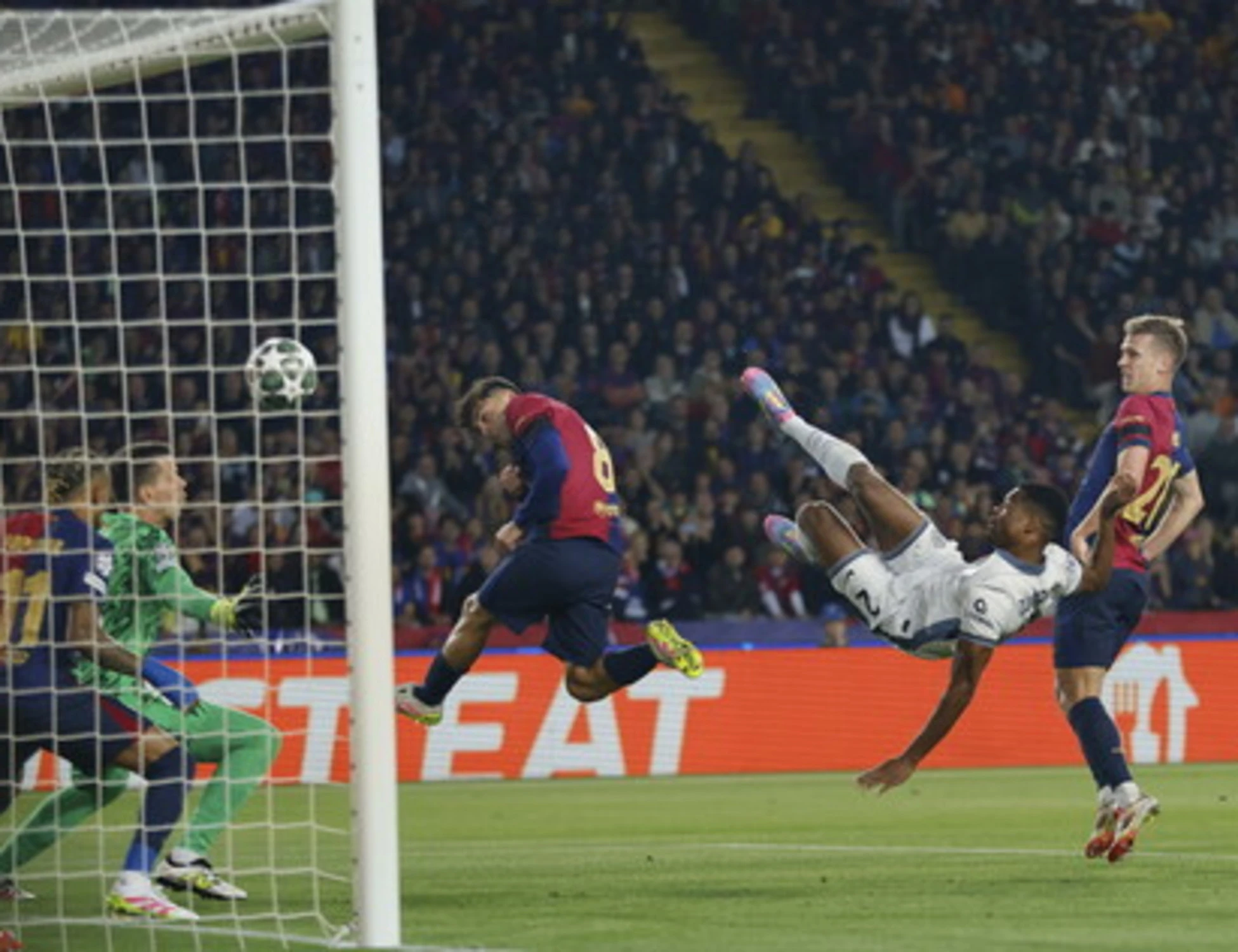 Barcellona-Inter, show Champions: Dumfries e Yamal, finisce 3-3 