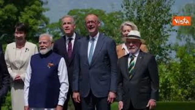 Meloni e Modi scherzano tra i leader del G7: Siamo la coppia più famosa del mondo