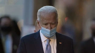 Joe Biden, i dubbi dei vescovi: "Pro-aborto, può fare la comunione?". Il caso dopo la telefonata di Papa Francesco