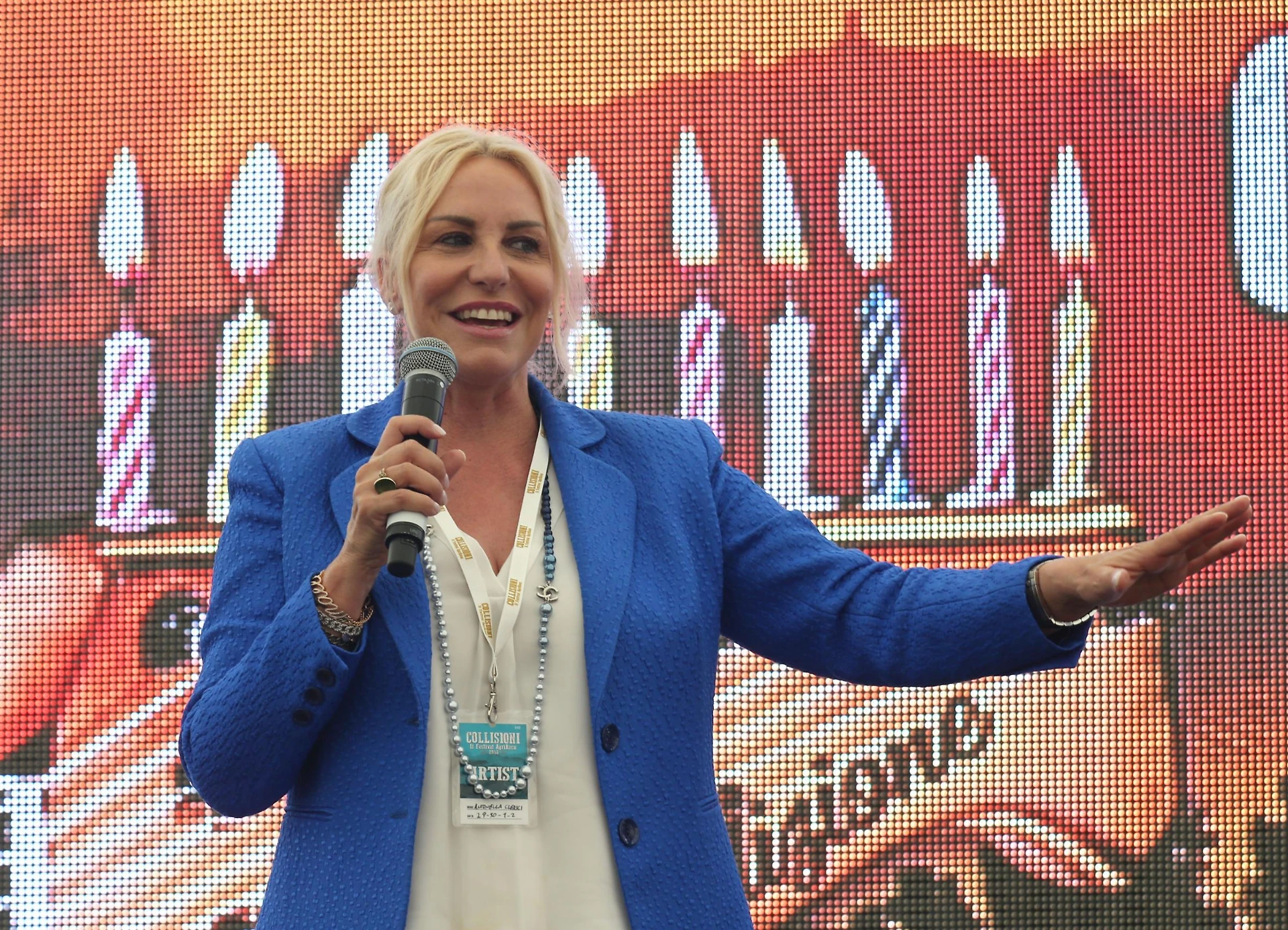 Tale e quale show, Carlo Conti e il colpo mortale a Mediaset: chi sarà l'ospite venerdì sera