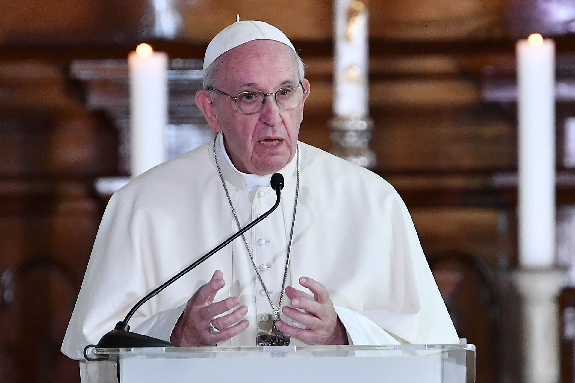 Papa Francesco, il sinodo che fa scattare la rivolta in Vaticano: sesso, omosessualità, Lgbt