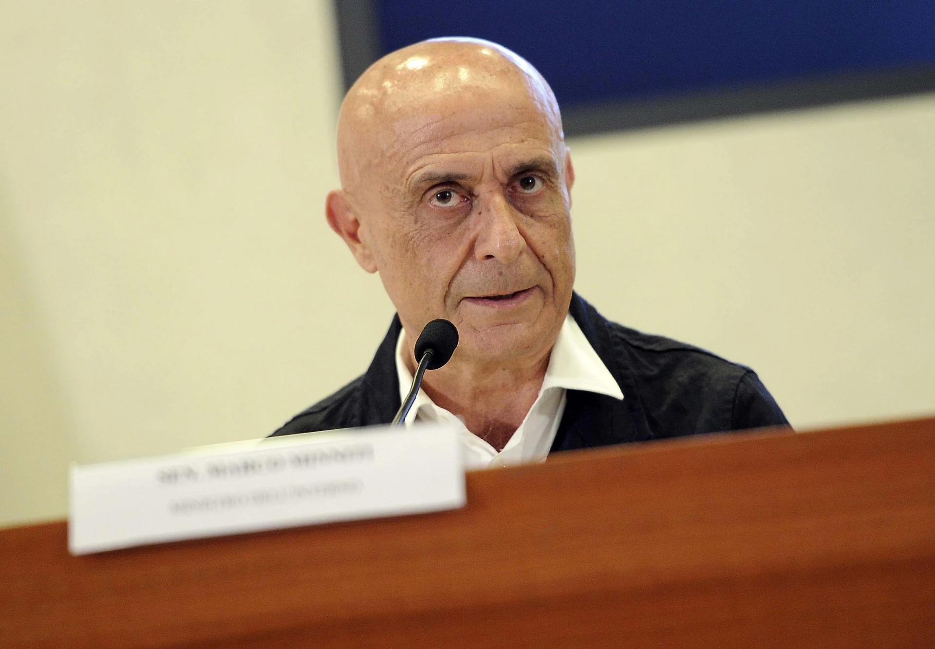Immigrazione, Minniti: "Siamo ancora sotto il tunnel, ma si vede la luce in fondo"