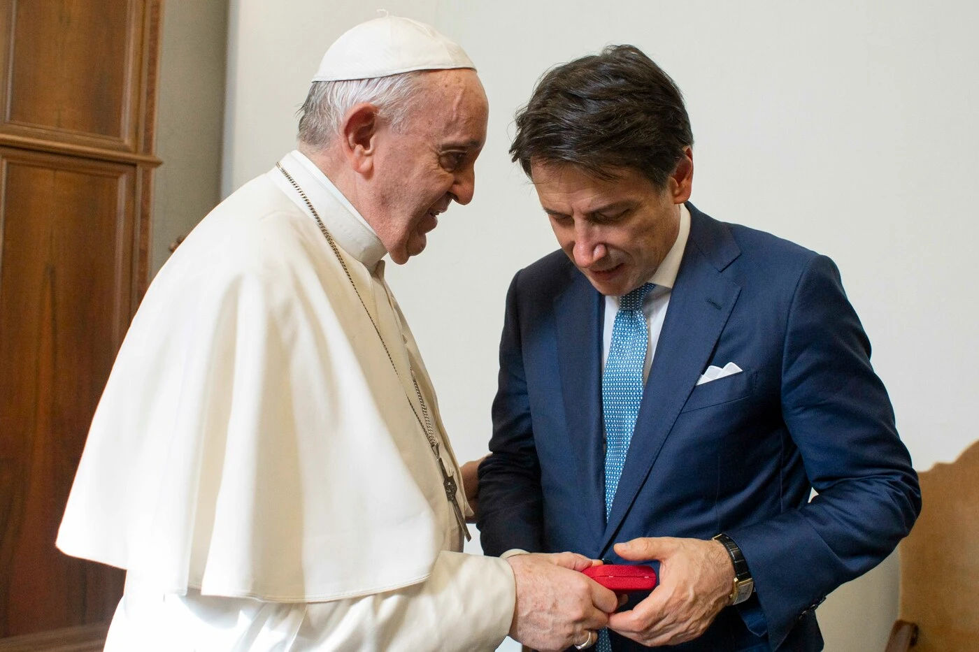 Giuseppe Conte e i legami con il Vaticano: la rete cattolica per fermare Matteo Salvini