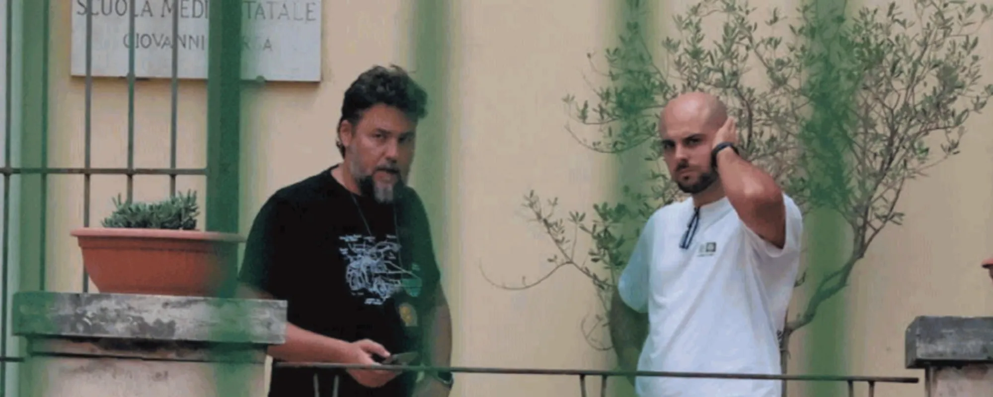 Leggi l'articolo: "In galera il 13enne e i genitori". Prof accoltellata, monta la rabbia