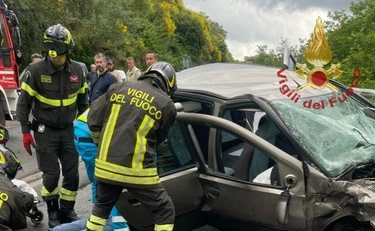 Statale 79: schianto tra pullman, camper e auto. Una strage: 5 morti, 19 feriti, alcuni gravissimi