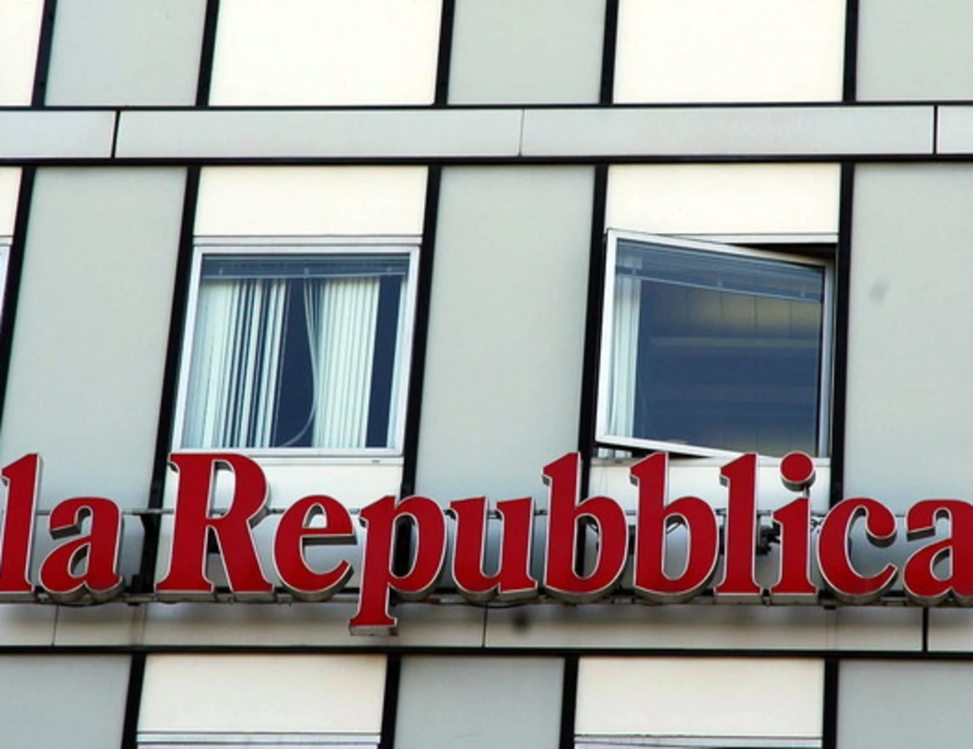 Repubblica non è in edicola, guerra totale a Elkann: "5 giorni di sciopero"