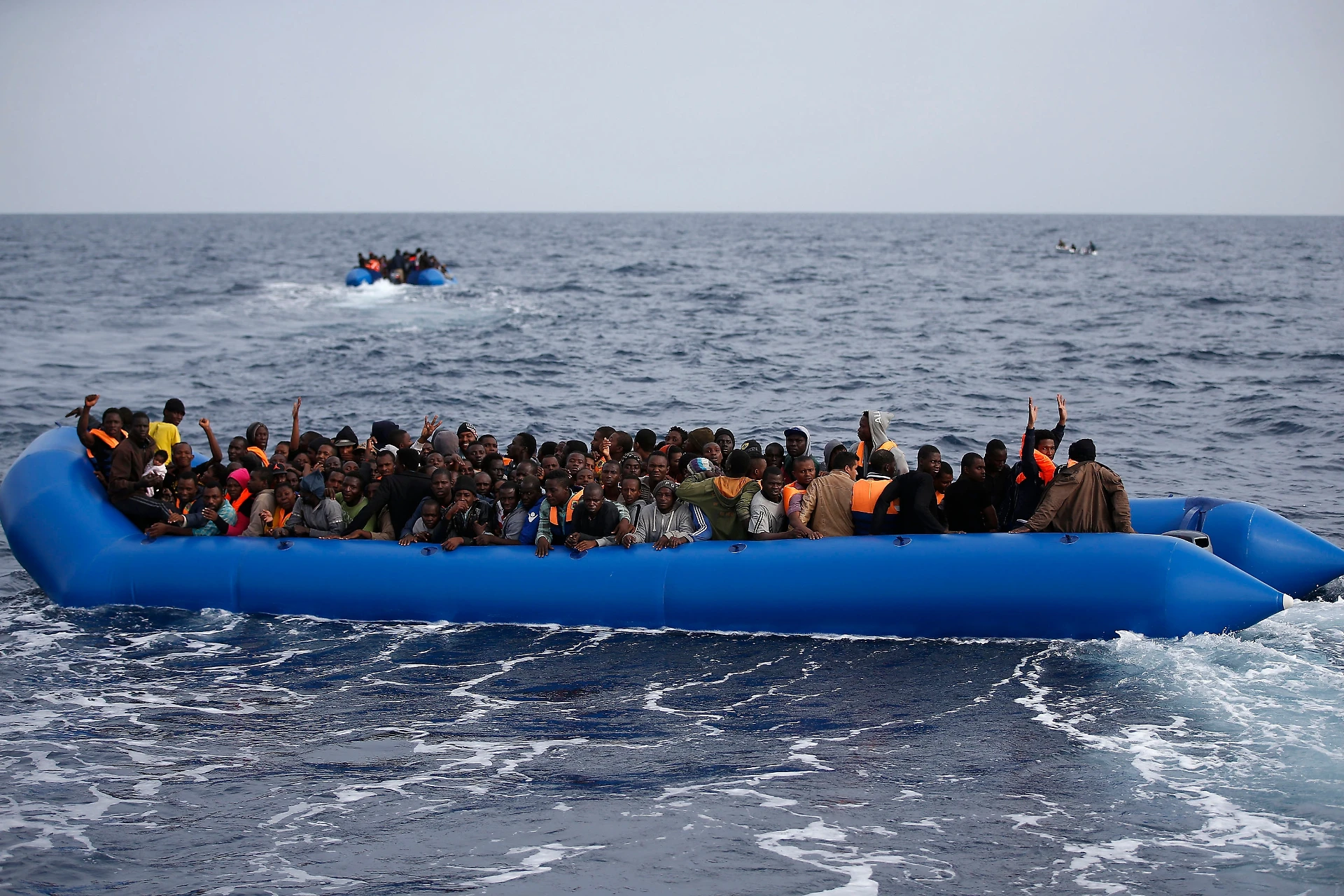 Immigrati, sbarca a Salerno una nave con 26 donne morte a bordo