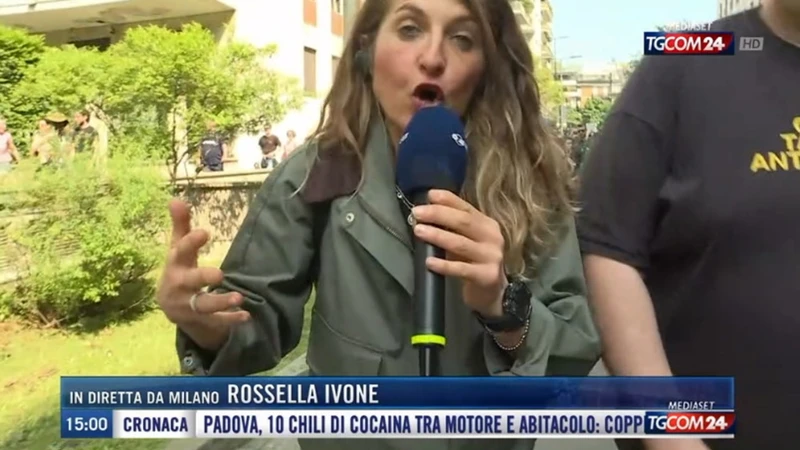 Milano, antifa aggrediscono l'inviata di Mediaset: tensione al corteo