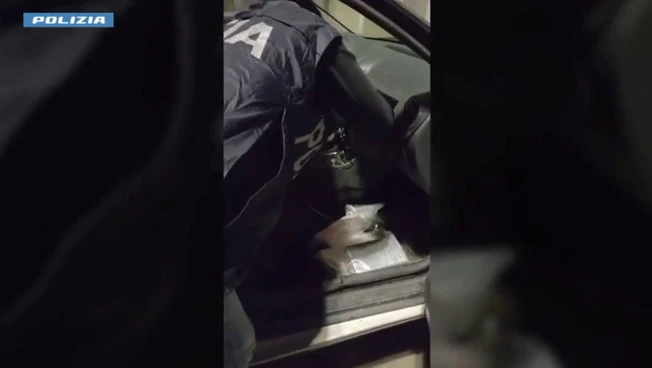 Oltre 5 chili di cocaina in auto, due arresti nel Catanese