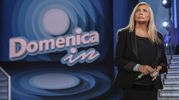 Domenica in, Mara Venier rovinata da papa Francesco: il massacro con gli ascolti tv