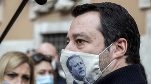 Matteo Salvini contro Giuseppe Conte: "Mercato indecente e incredibile di Parlamentari. Ma al massimo dura qualche settimana"