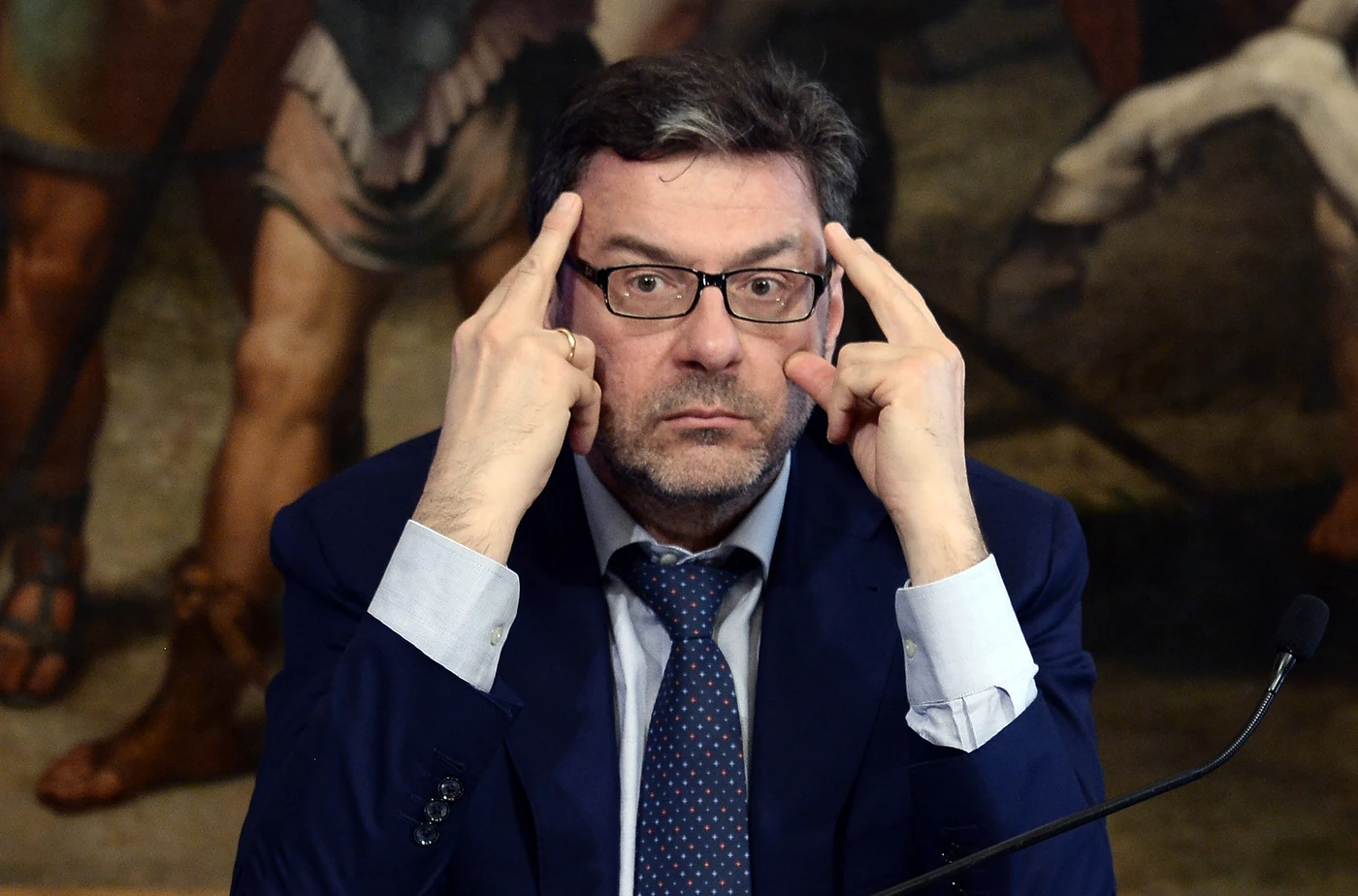 Giancarlo Giorgetti: "Credete ancora a Borghi? I titoli di Stato non sono verosimili. Stop all'operazione"
