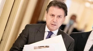 Giuseppe Conte, governo a rischio dopo le regionali: "Pd e M5s, accordatevi almeno nelle Marche. Altrimenti..."
