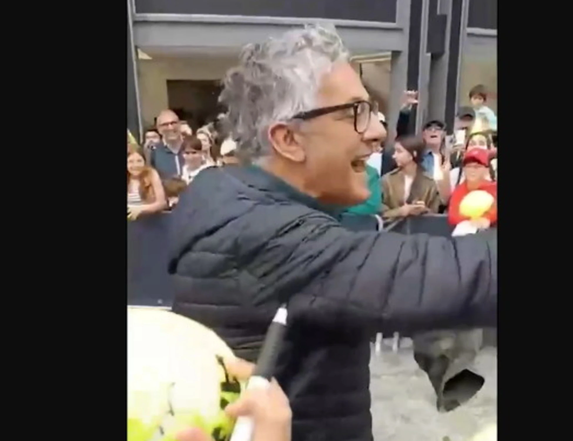 Fiorello: "Guardate, c'è Sinner!": delirio puro al Foro italico