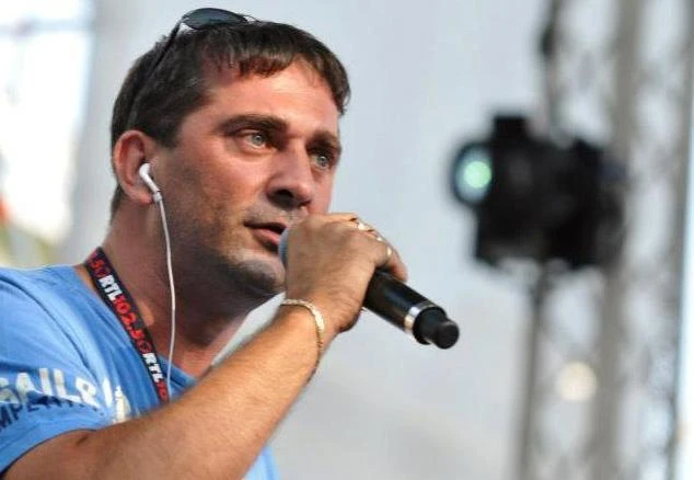 Pedofilia, l&apos;ex fonico dei Modà condannato a 5 anni e mezzo di reclusione: ha molestato quattro bambini