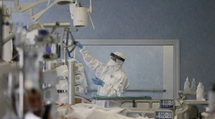 Coronavirus, bollettino 22 luglio: superati i 5mila casi. Gimbe: "In una settimana positivi aumentati del 115%"