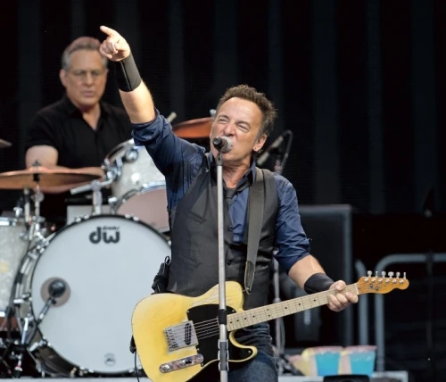 The Boss canta troppo e gli staccano la spina