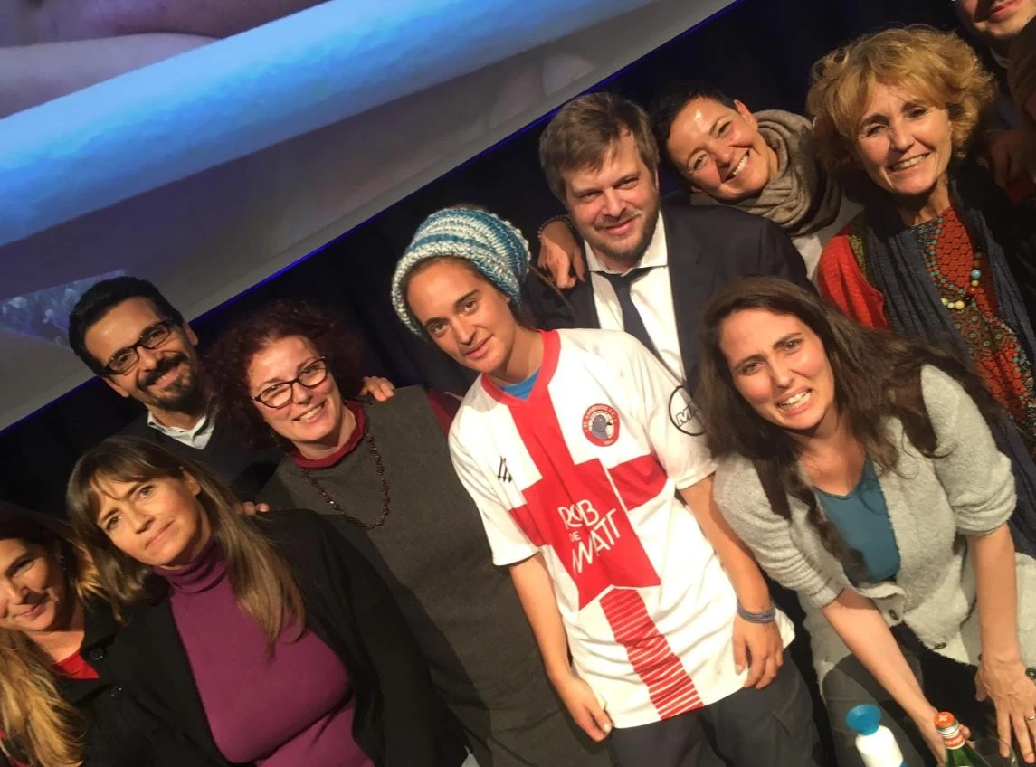 Carola Rackete torna in Italia: "Naufragi, la situazione è la stessa di prima". E la sinistra applaude pure