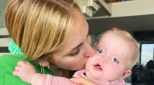 Chiara Ferragni, notte insonne per  la figlia Vittoria non è stata bene: ecco il perché
