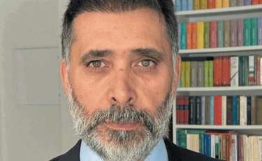 https://media.liberoquotidiano.it/FRsp5djSPW8sK96XYxiLyJRCVxCnq4clxXpphbjnOts/width:800/quality:90/aW1hZ2VzLzIwMjYvMTAvMTgvMTEzOTE4NjcxLWI0NDljOWU1LTQ2MTUtNDhmOS05NDhlLWEwNzFmZGY0ZGFlZi5qcGc.webp