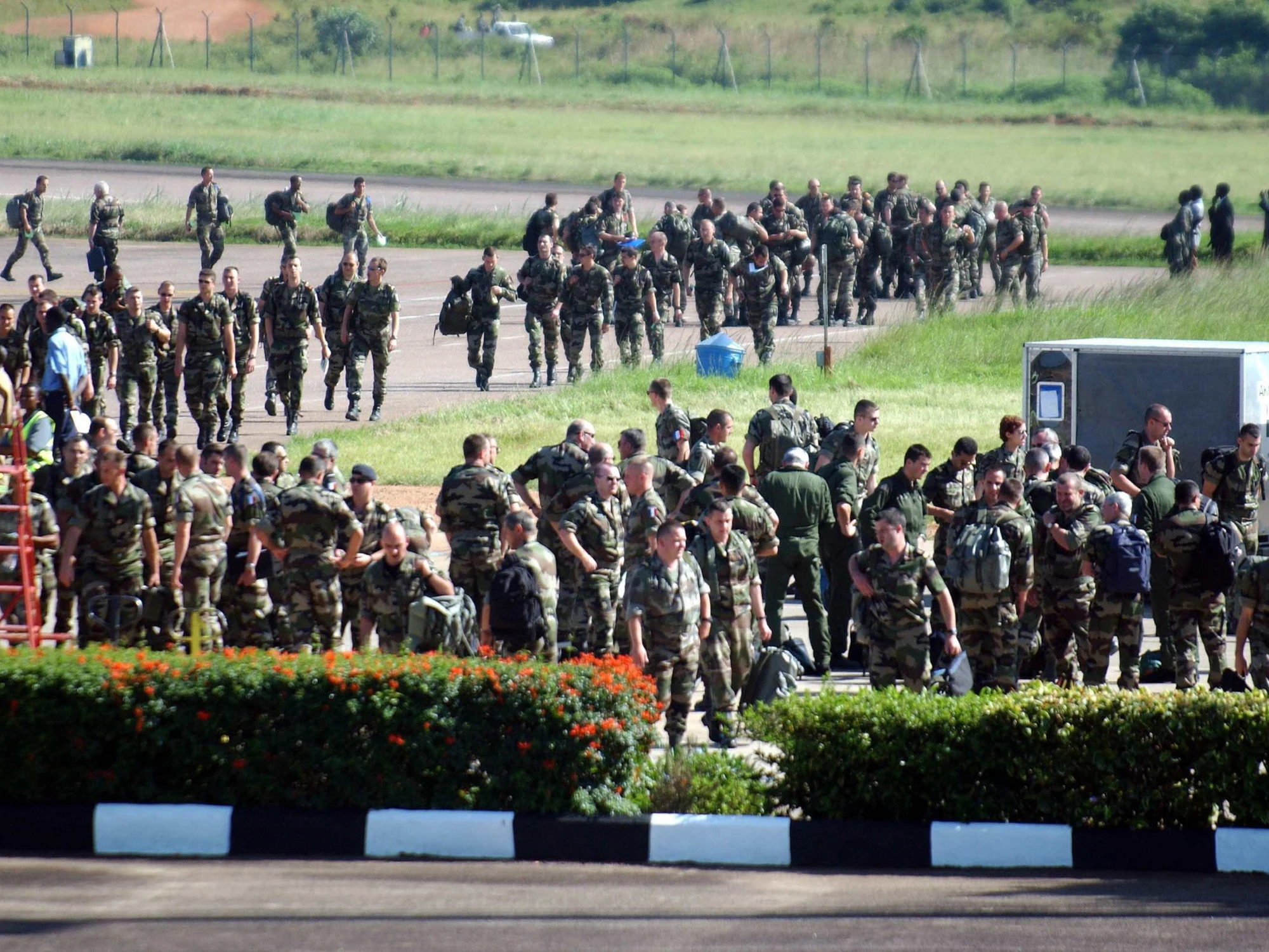 Sofia, cargo e boeing carichi di truppe all'aeroporto: cosa sta succedendo