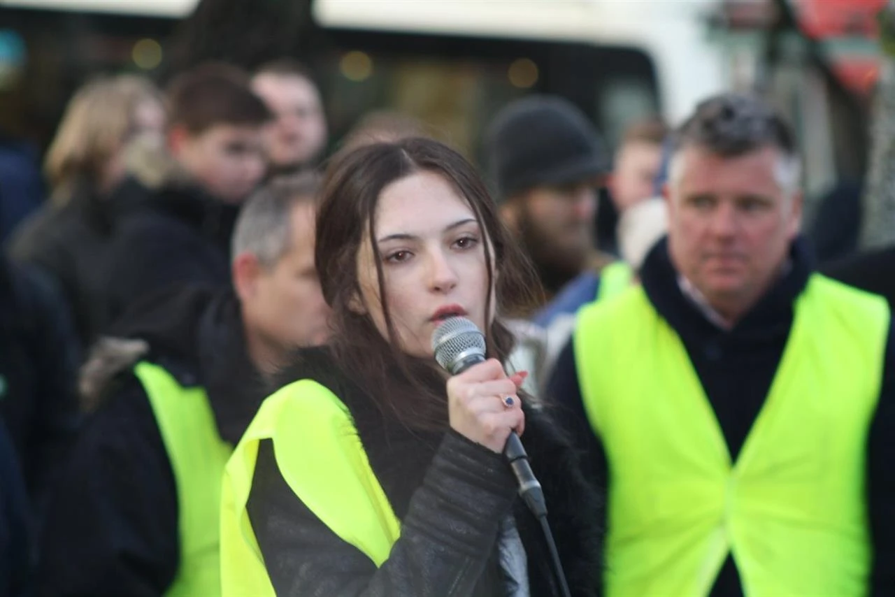 Greta Thunberg, dalla Svezia arriva Izabella Jarvandi: la 15enne sovranista e anti-immigrati