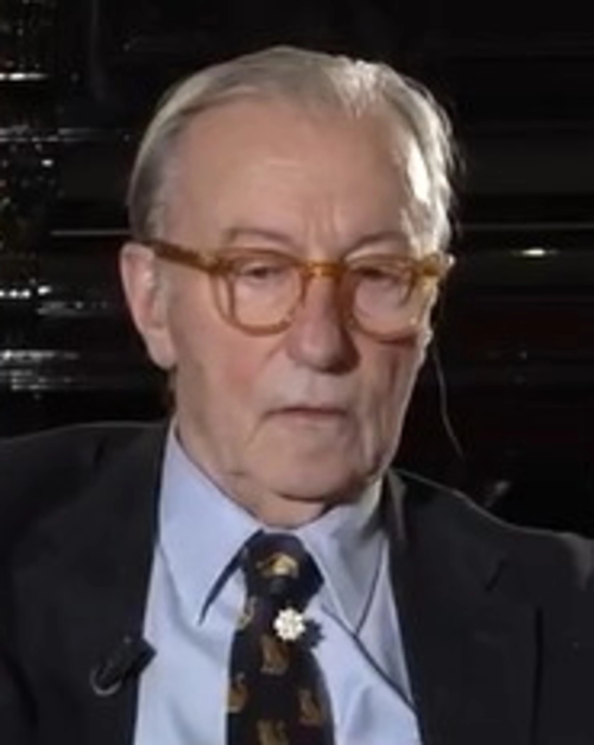Vittorio Feltri feroce contro Macron: "La manata della nonna"