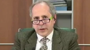 Andrea Crisanti e gli insulti a Luca Zaia: "Acquistare vaccini sul mercato parallelo? Disgustoso e immorale"