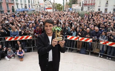 Difende la famiglia: Sal Da Vinci nel mirino