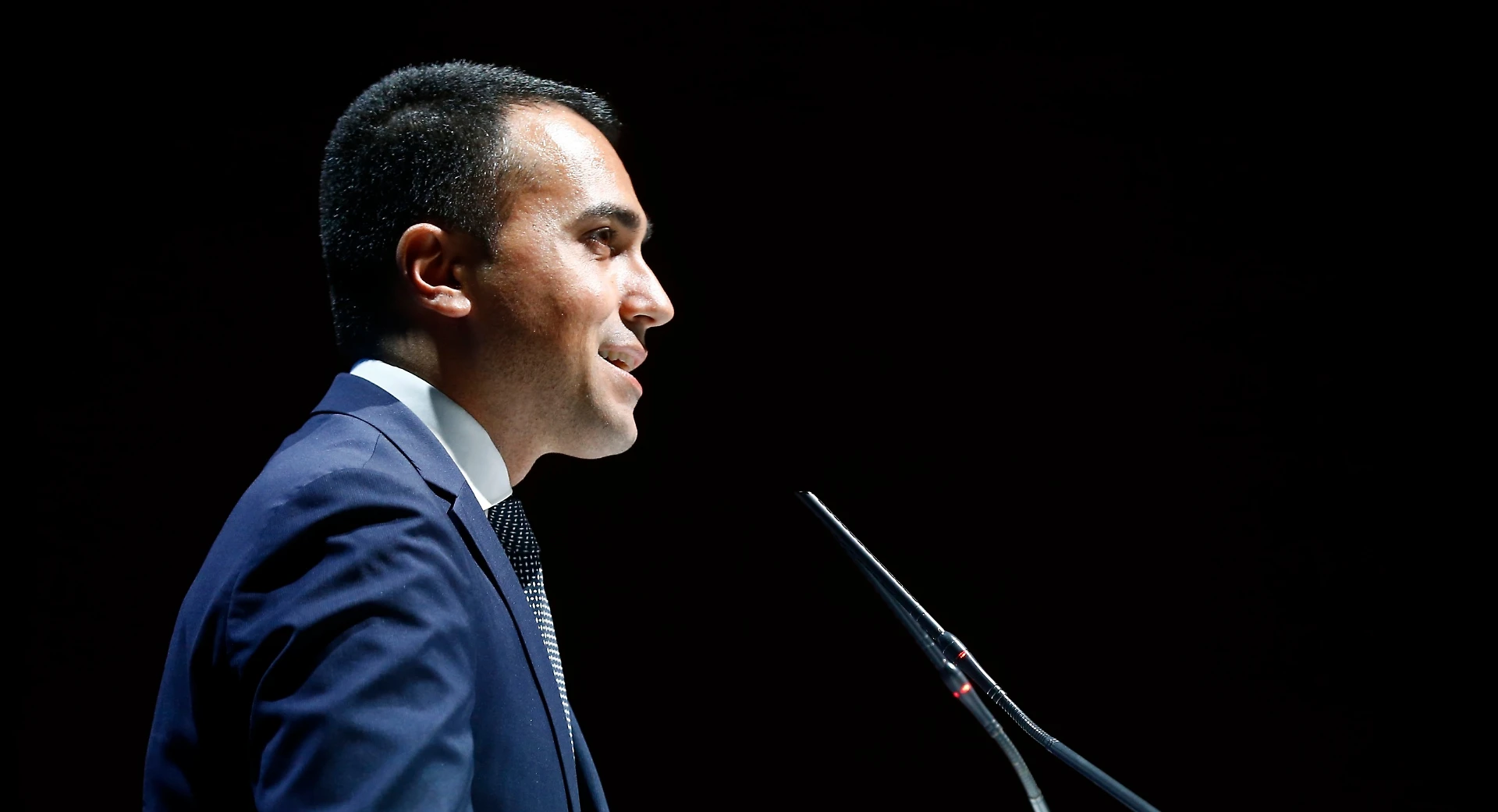 Luigi Di Maio travolto dal rimpasto? Chi potrebbe finire al Mise al posto del capo politico M5s
