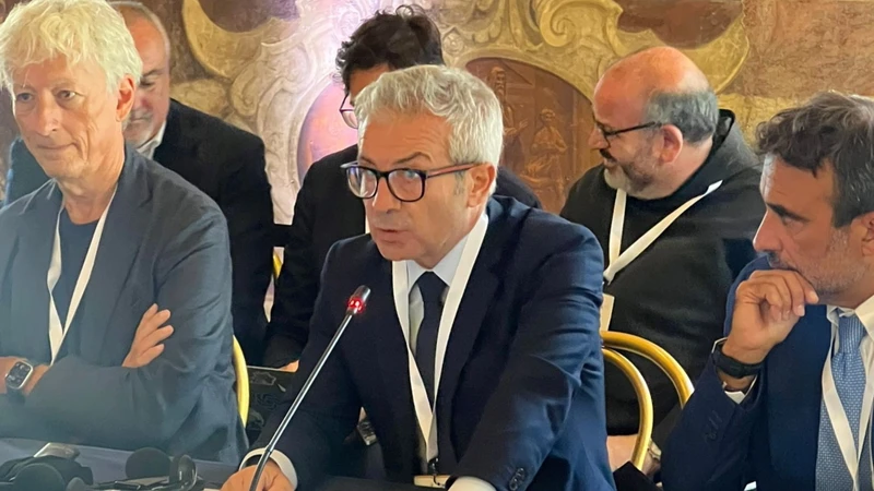 https://media.liberoquotidiano.it/FUdZXmGviaAhL52SY3zpU5myUCqotXI8dX5WyQfPHgU/width:800/quality:90/aW1hZ2VzLzIwMjUvMDkvMTMvMTAzNTI2MTM3LWFkMjk4Y2MwLTRmNjItNGIwMC05YTBiLWJhN2RkNWU3M2I0OS5qcGVn.webp