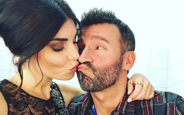 Bianca Atzei: "Max Biaggi? Da un giorno all'altro mi ha detto che voleva restare solo, piango ancora"
