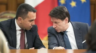 Giorgia Meloni su Silvia Romano: "È vittima di rapitori e governo", la figuraccia mondiale di Conte e Di Maio