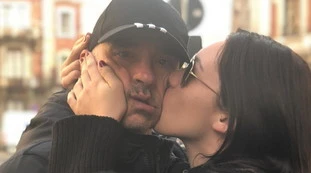 Eros Ramazzotti, gaffe su Aurora: "Mia figlia? 27...". Sconcerto