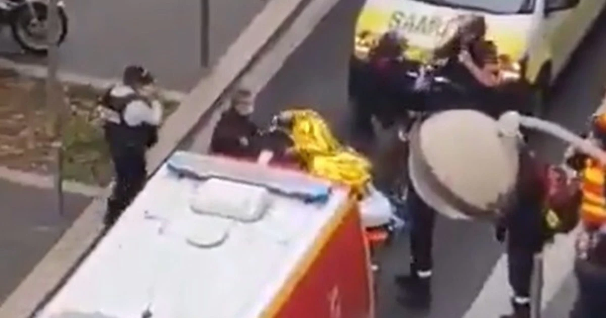 Nizza, orrore in cattedrale: "Allah akbar", tre morti e un ferito grave. Due delle vittime decapitate, la Francia ripiomba nel terrore