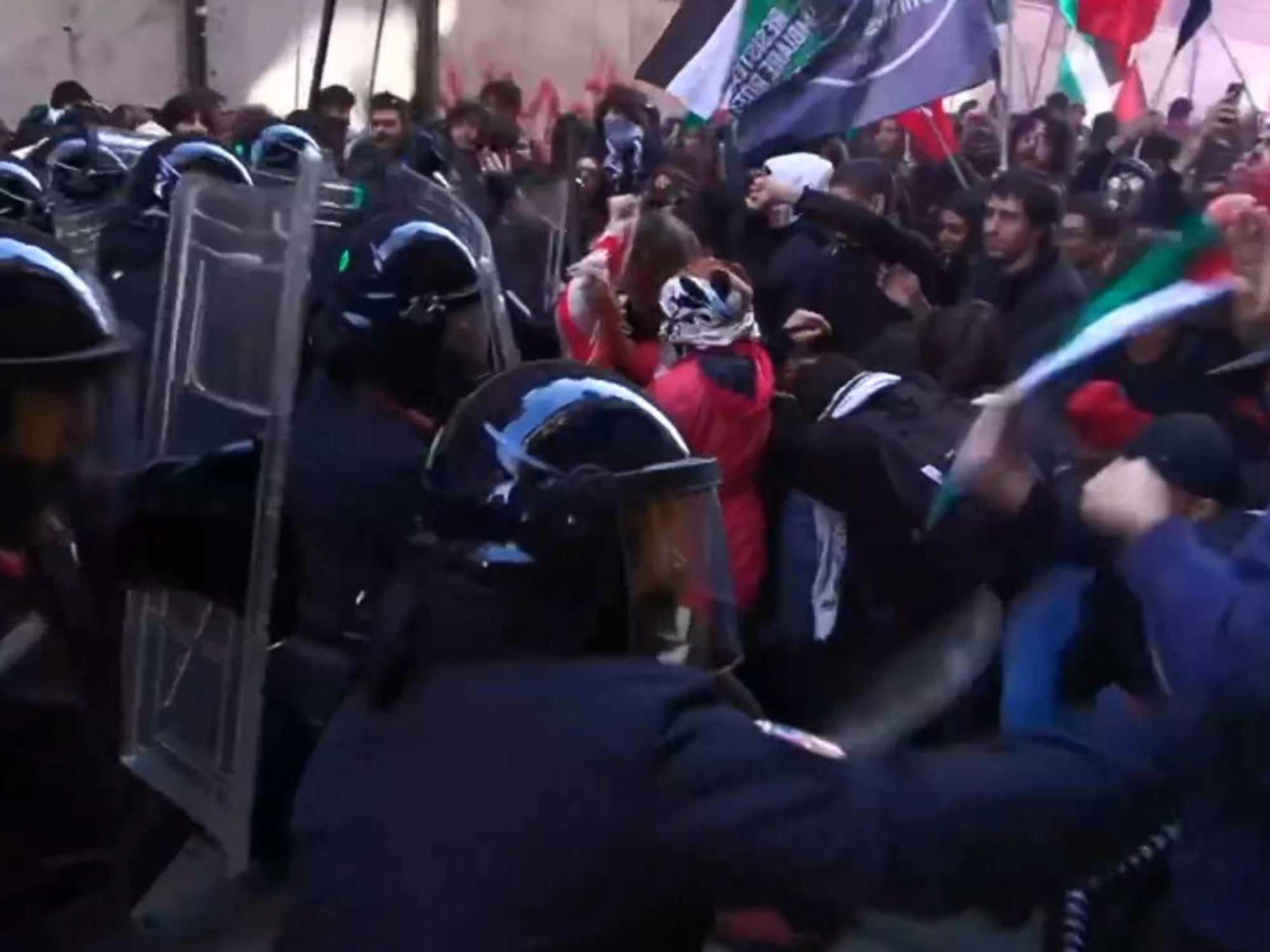 Askatasuna, le violenze di Torino spostano le curve