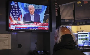 Iran, guerra nel golfo: la diretta. Tregua di due settimane. L'Iran riapre Hormuz