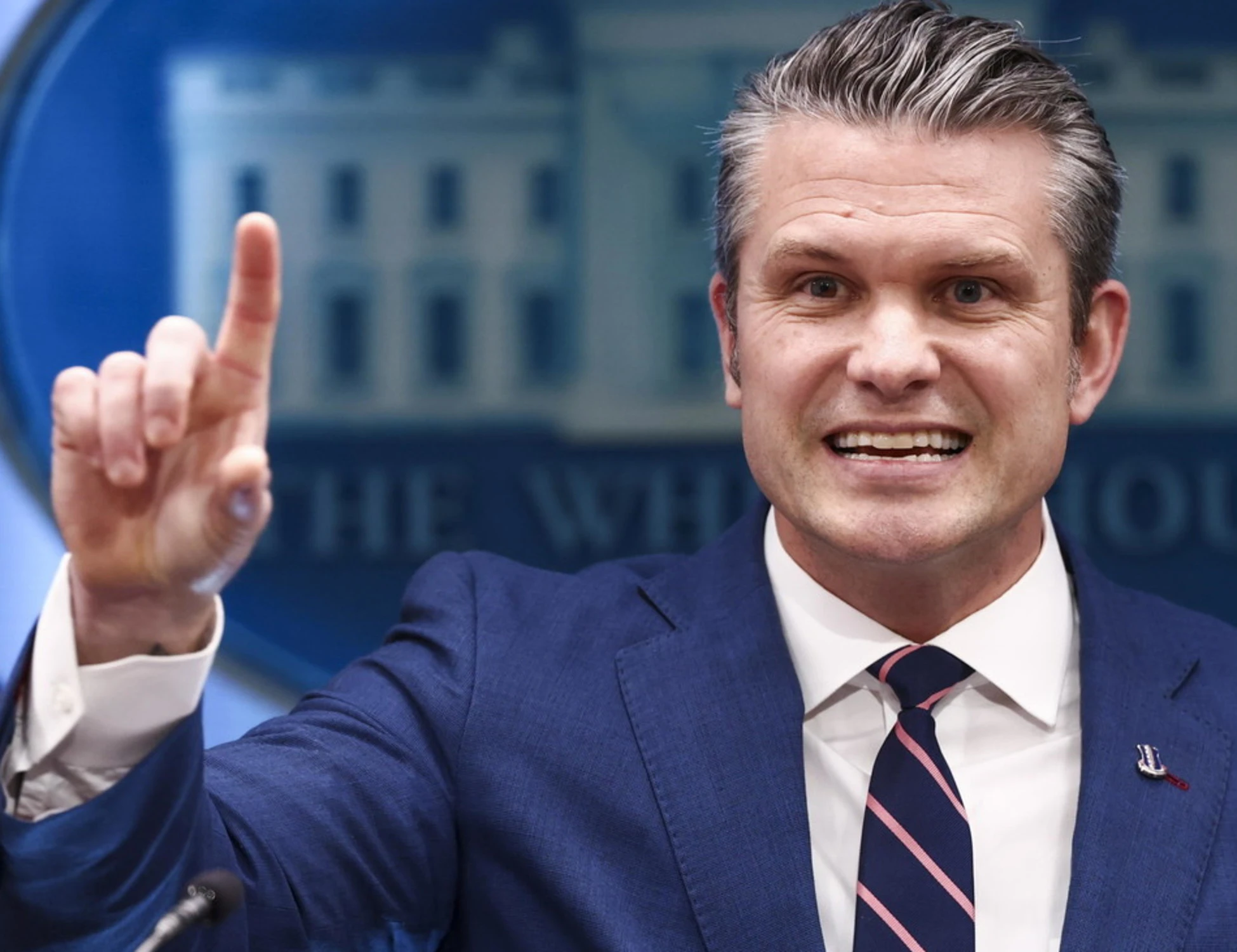 Usa, Pete Hegseth confonde Pulp Fiction con la Bibbia