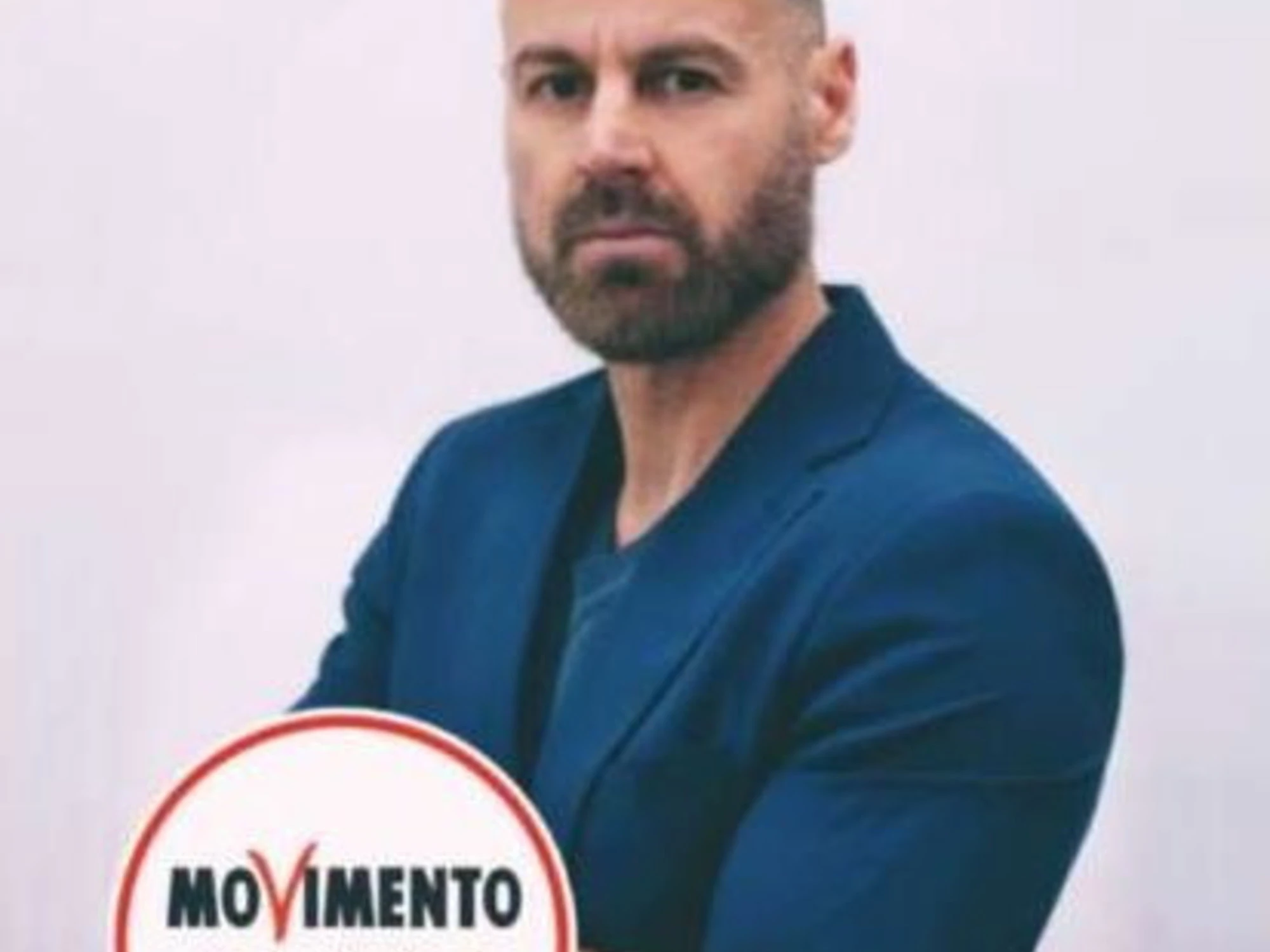 M5s, il candidato e lo slogan che imbarazza Conte: "Mi piace la f...!"