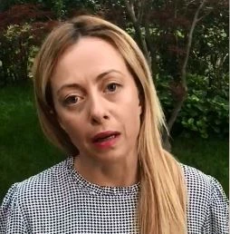 Giorgia Meloni umilia Luigi Di Maio: "Noi troppo di destra? Nel tuo governo..."